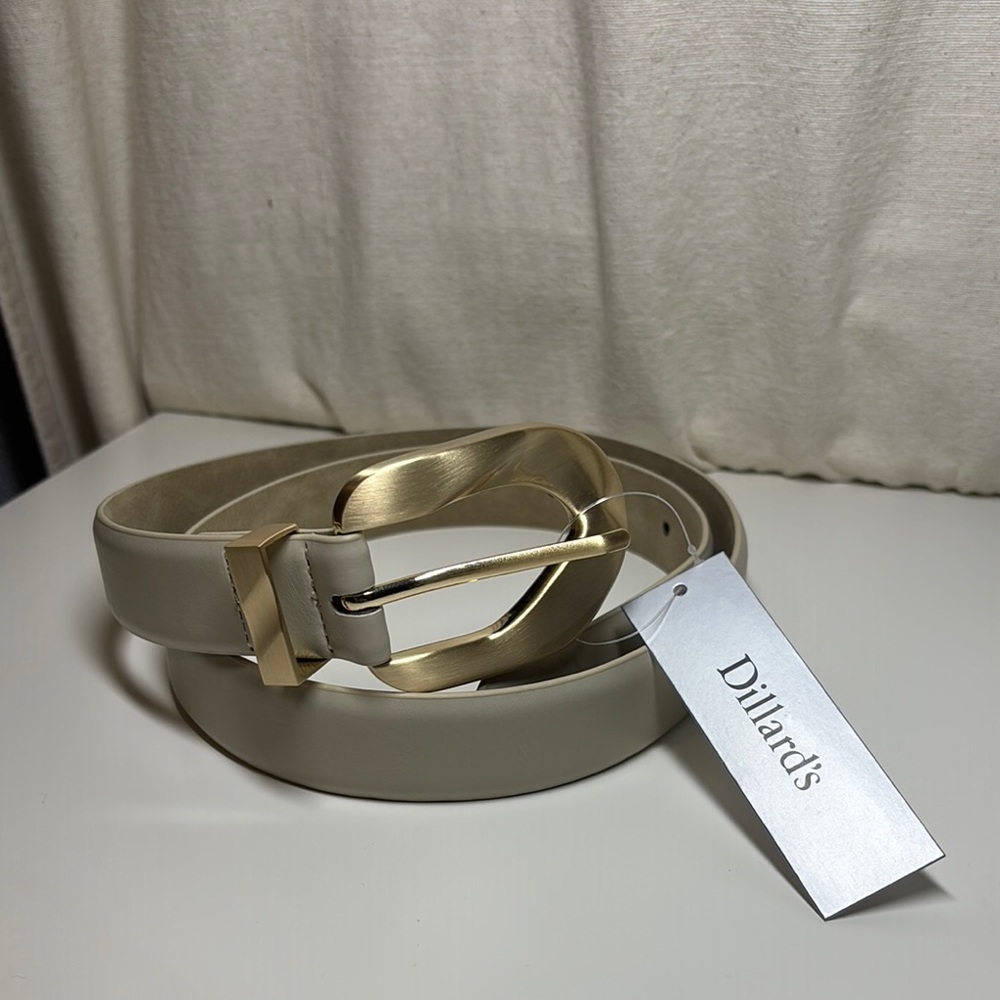 Dillards White Belt With Gold Buckle | Sz M | NWT